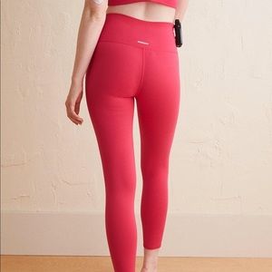 Aerie Move Leggings - Breast Cancer edition